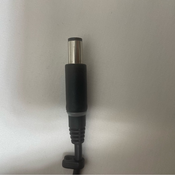 Dell 65w AC Adapter - Picture 5 of 5